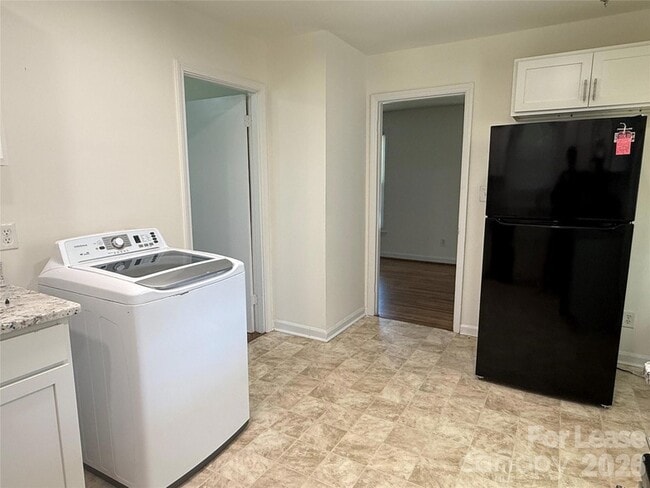 Building Photo - 4629 Cinderella Rd