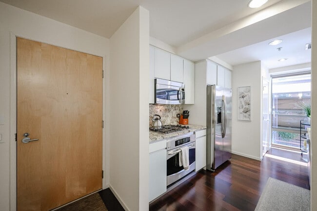 Building Photo - 7121 E Rancho Vista Dr