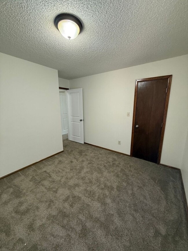 Building Photo - 6840 Delmonico Dr