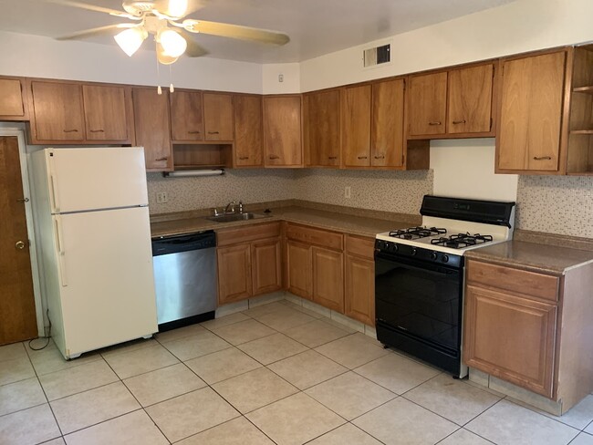 Building Photo - 1167 Wightman St