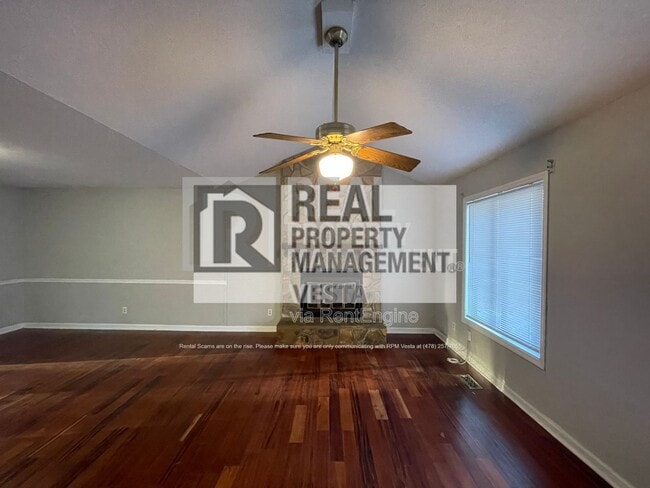 Building Photo - 307 Fox Tail Dr