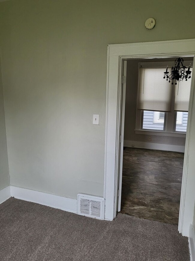 Building Photo - 2 Bedroom  1 Bath House