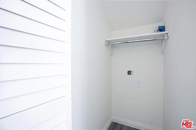 Building Photo - 6817 Bertrand Ave