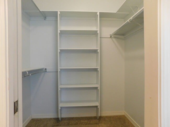 Building Photo - Quiet Neighborhood!