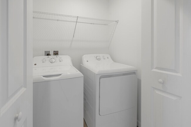Washer & Dryer - 6111 Fairmont Ln