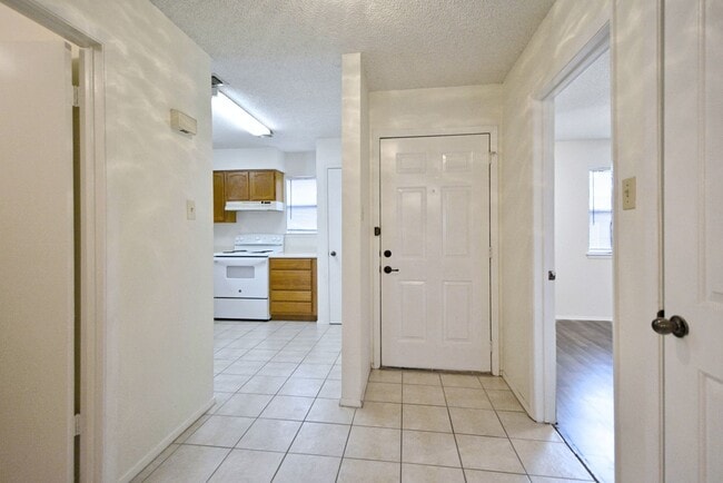 Building Photo - 663 Floral Ave