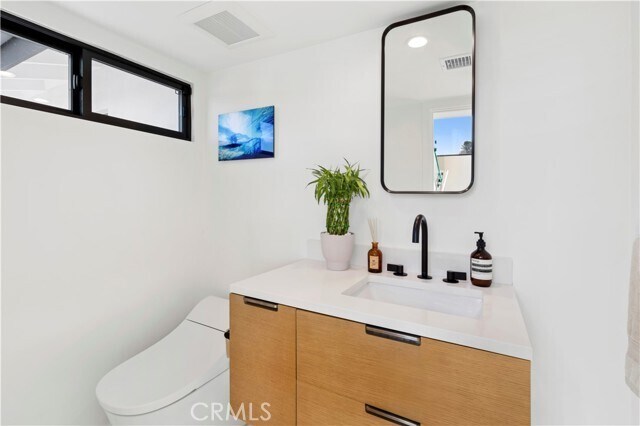 Building Photo - 2880 Zell Dr