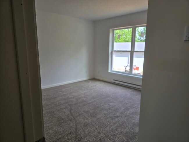 Building Photo - 41 Hull Dr