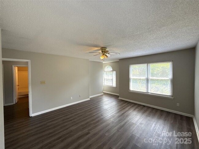 Building Photo - 6021 Black Bear Ct