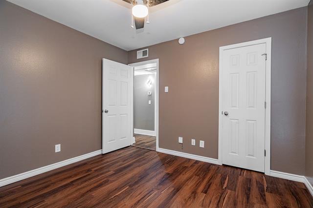 Building Photo - 7809 Meadow Park Dr