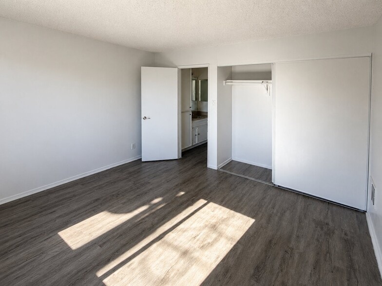 Building Photo - 509 N Berendo St