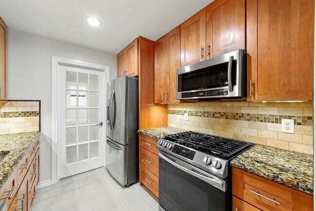 Building Photo - 6903 Moonmont Dr