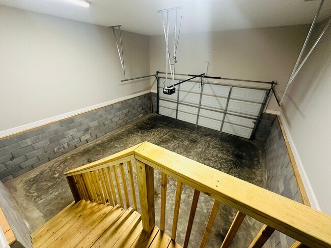 Building Photo - Incredible views 4 bed / 2.5 bath, master on main