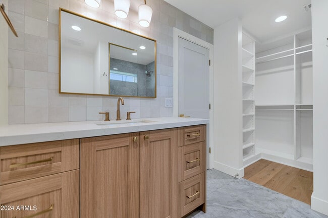 Building Photo - 4154 N 35th Pl