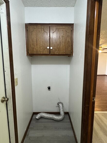 Building Photo - 9915 Larkspur Ln