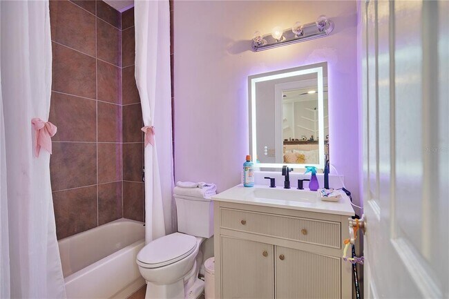 Building Photo - 1057 Island Pointe Dr