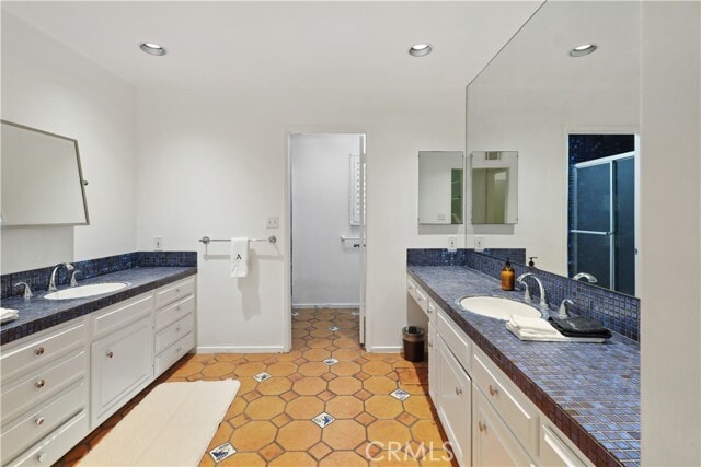 Building Photo - 7161 Grasswood Ave