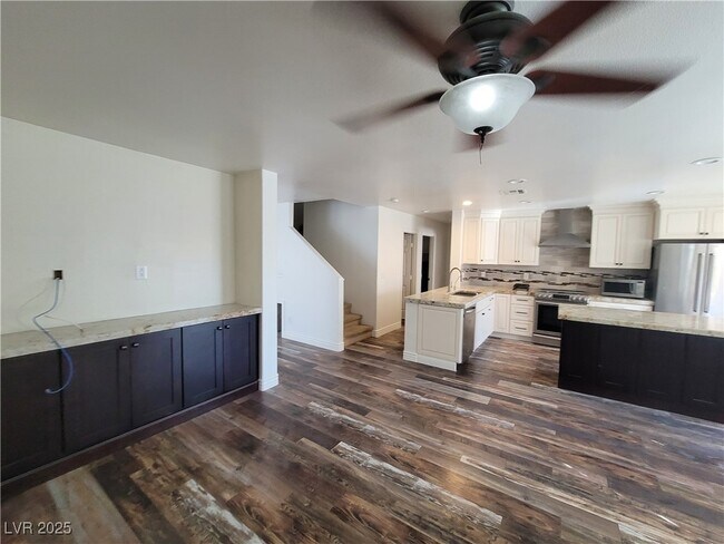 Building Photo - 10799 Flame Vine Ct