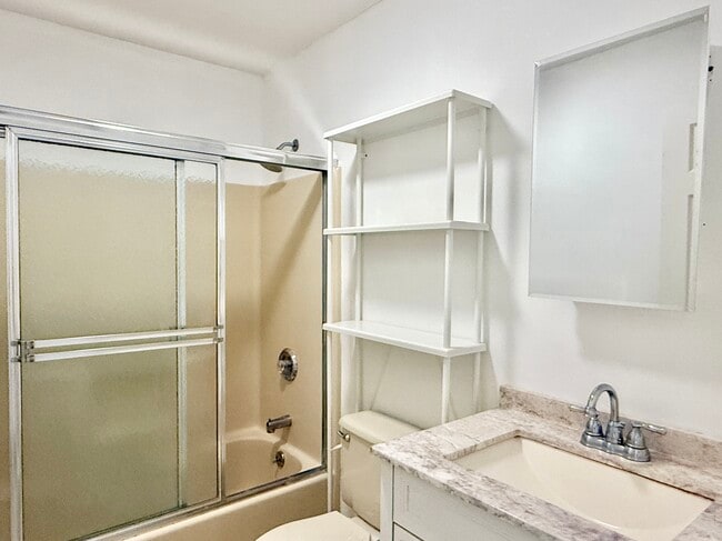 Building Photo - 9 Concorde Way