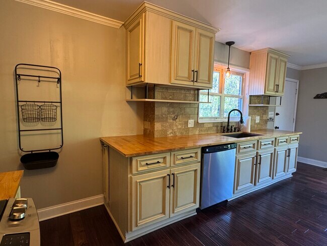 Building Photo - 5408 Villa Rd