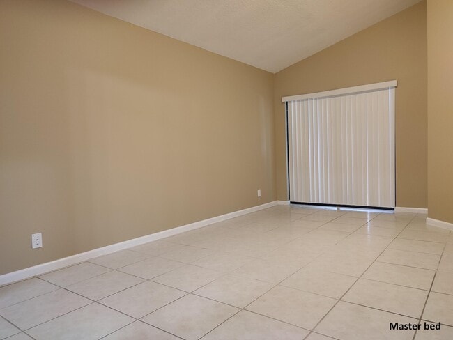 Building Photo - 3826 Circle Lake Dr