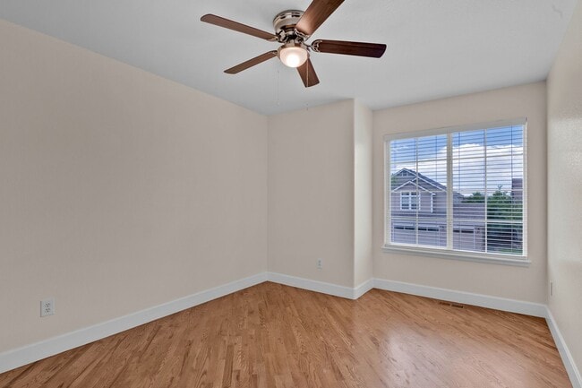 Building Photo - Beautiful home with 5 bedrooms, 3 1/2 bathrooms, 3-car garage available now!