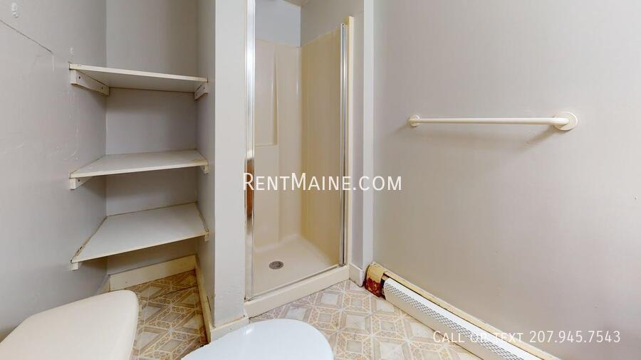 Building Photo - 232 Center St