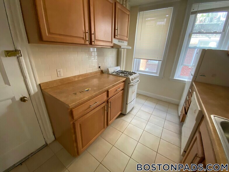 Building Photo - 5 Barrows St