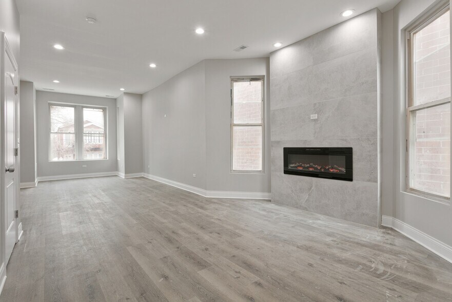 Building Photo - 2714 W Polk St