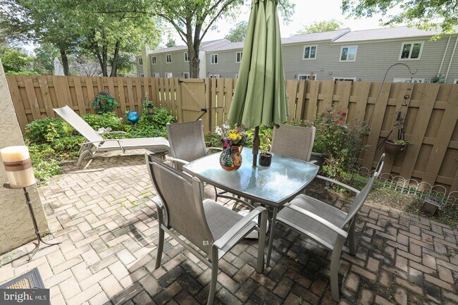 Building Photo - 502 Portsmouth Ct