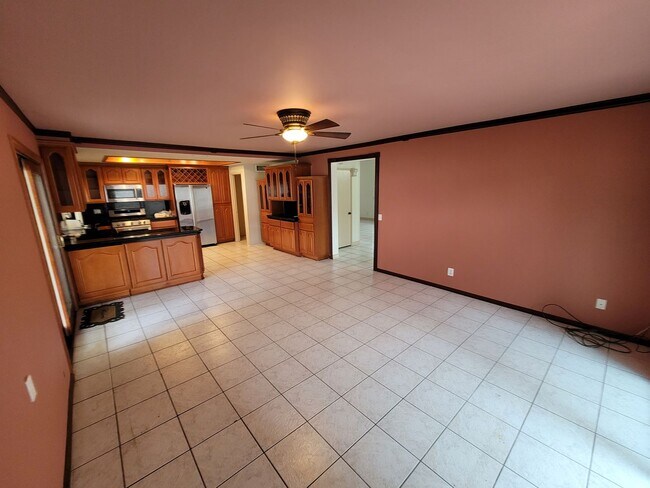 Building Photo - Beautiful 5 Bedroom La Habra Home