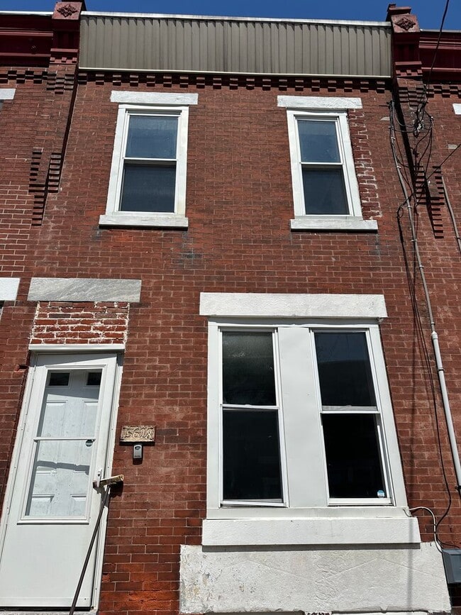 Primary Photo - 2 Bed, 1 Bath Townhome