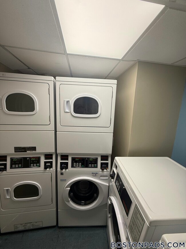 Building Photo - 1443 Beacon St