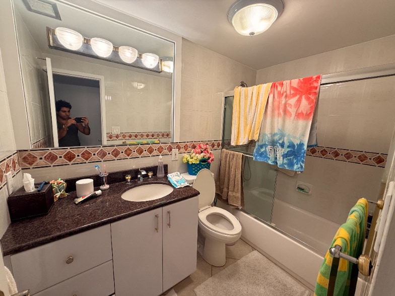 Building Photo - 5825 Collins Ave