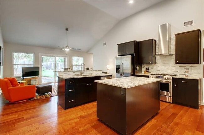 Building Photo - 1708 Ullrich Ave