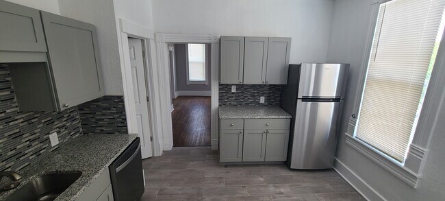 Building Photo - 2321 Ashland Ave