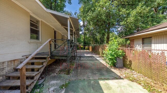 Building Photo - 2715 Barbara Ave