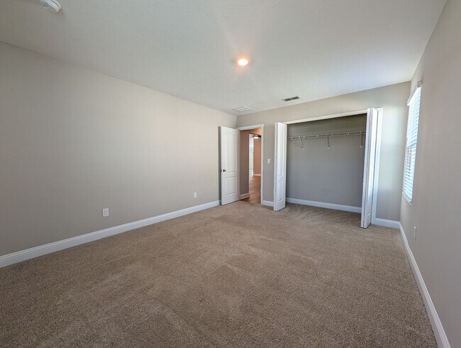 Building Photo - 768 Narvarez Ave
