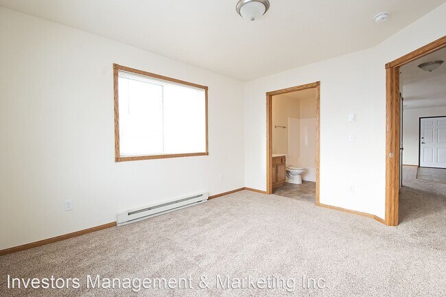 Building Photo - 611 3rd St NW