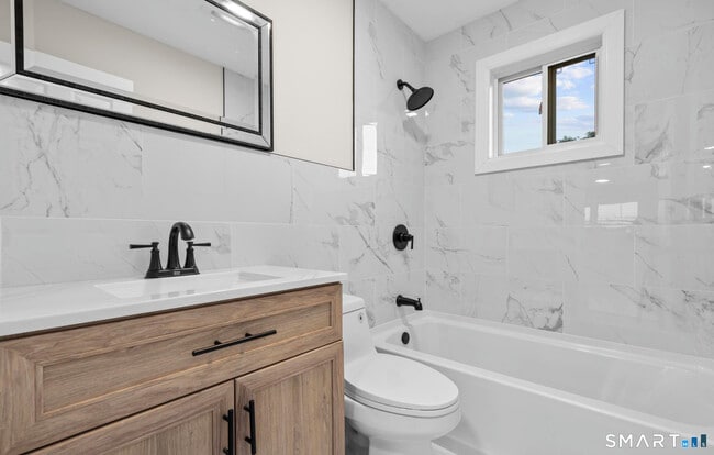 Building Photo - 280 Marion St