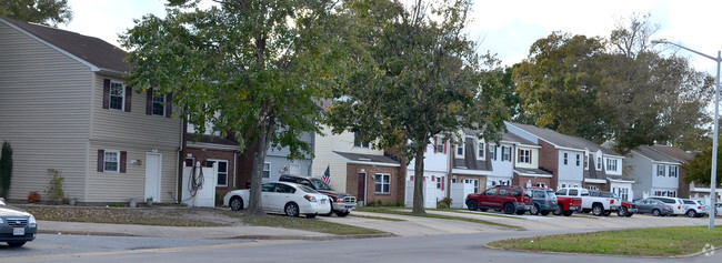 Building Photo - Washington Square Townhomes