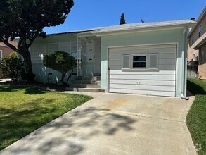 Building Photo - 409 W Ellis Ave