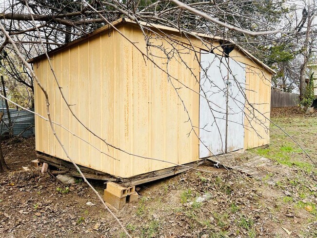 Building Photo - 1847 N Allen Ln