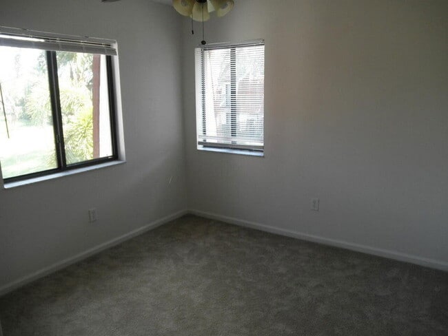 Building Photo - 2221 White Pine Cir