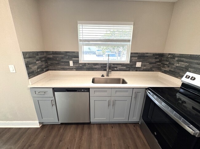 Building Photo - 2536 Woodgate Blvd