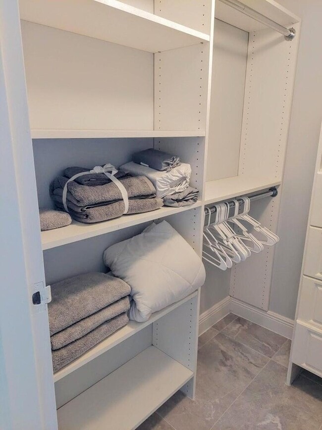 Building Photo - 1830 Embassy Dr