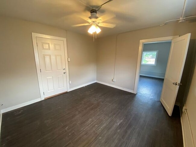 Building Photo - Newly Renovated One Bedroom in Elizabeth Park