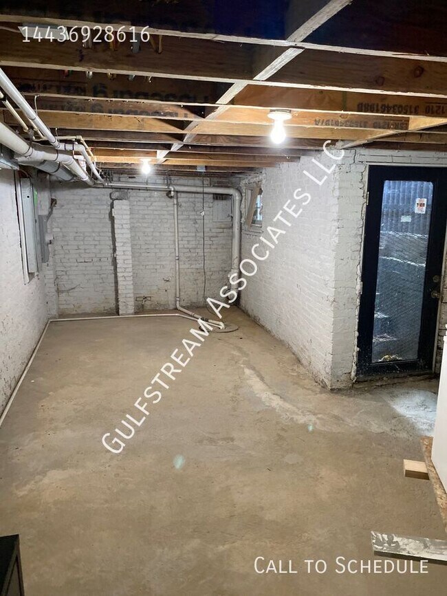 Building Photo - 555 Presstman St