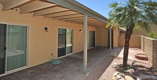 Building Photo - Beautifully Updated 3 Bedroom Townhome nea...