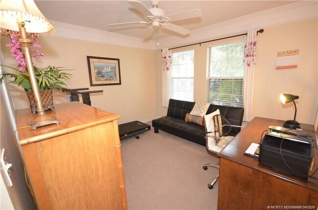 Building Photo - 753 NW Waterlily Pl